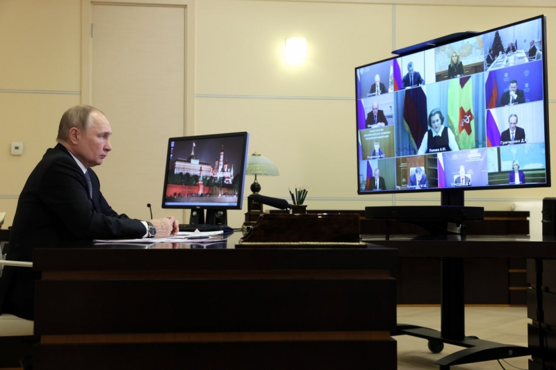 Президент в режиме видеоконференции провёл совещание с членами Правительства