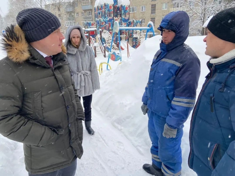 Глава округа Виктор Юткин проверил качество зимней уборки округа. 