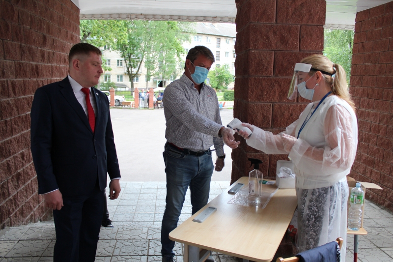 Виктор Юткин пригласил жителей Молодёжного на избирательный участок