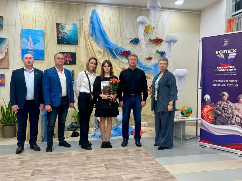 Сегодня глава округа Андрей Михайлов совместно с председателем Московской областной Думы Олегом Рожновым вручили первый паспорт нашей юной жительнице — Москвитиной Анастасии. 