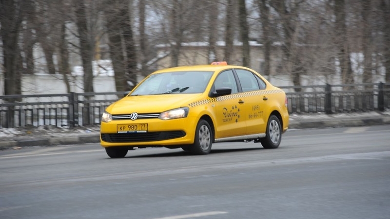 Водителей такси в Московской области начали штрафовать за перевозку пассажиров