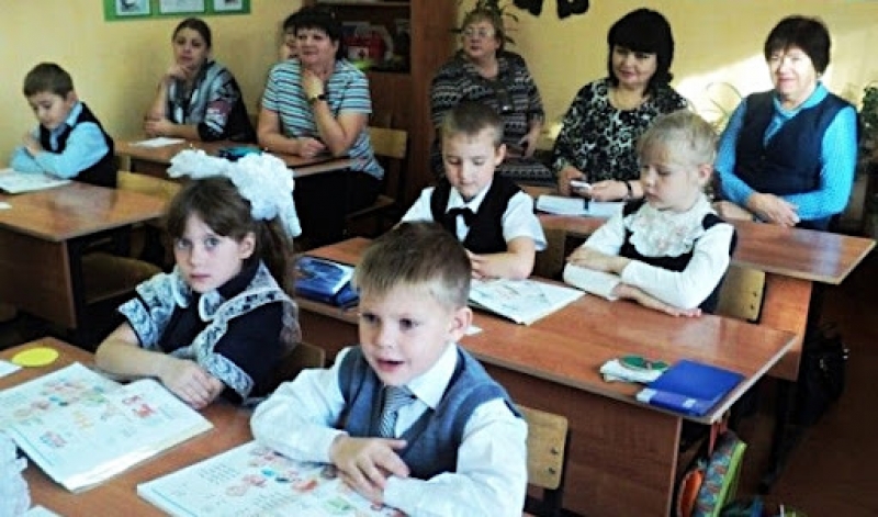В Подмосковье 3,5 тысячи семей получили первые льготные школьные наборы