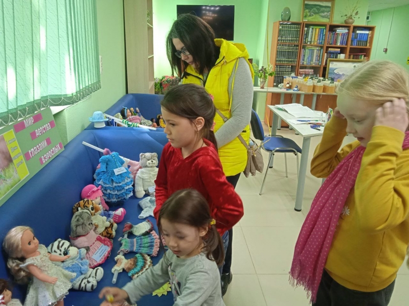 В библиотеке городского округа оформлена книжная выставка «Мир детства глазами взрослых»