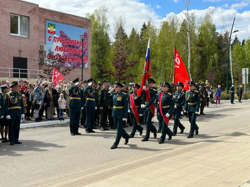 С праздником, Молодёжный! С Днем Великой Победы!