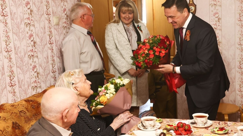 Губернатор поздравил семью ветеранов ВОВ Соколовых с Днем Победы