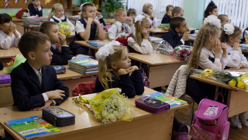 Как получить подарочный набор первоклассника и льготные выплаты к школе в Подмосковье