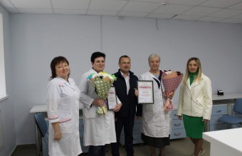 Врио главы округа Михаил Петухов и заместитель главы Любовь Тарасова поздравили с юбилеем наших замечательных врачей Емельянову Ирину Ивановну и Шевченко Наталию Михайловну. 
