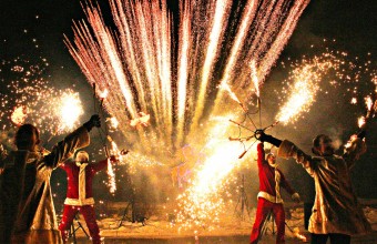 Новогоднюю Ель на площади в Молодёжном откроют огненным шоу