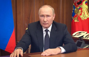 Владимир Путин поздравил с Днём спасателя личный состав и ветеранов МЧС России