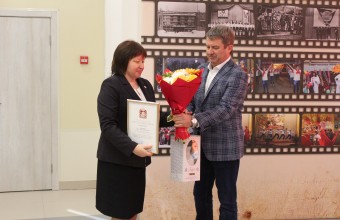 Олег Рожнов вручил награды Московской областной Думы лучшим работникам Молодёжного