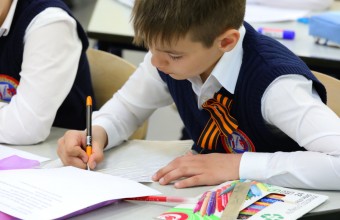 Школьники Подмосковья написали более 450 писем военнослужащим в рамках акции «Доброе дело»