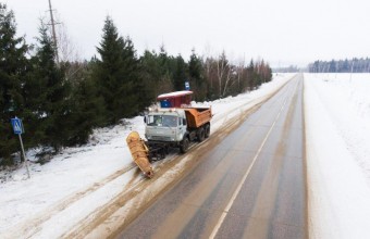 Более 23 тыс. км дорог обработали реагентами за сутки в Подмосковье