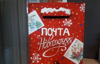 В фойе Дома культуры 