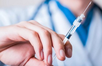 Порядка 1 тыс. работников торговли провакцинировали от Covid-19 в Подмосковье