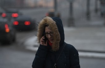 Минтранс Подмосковья призвал жителей быть внимательнее на дорогах из-за сильного ветра