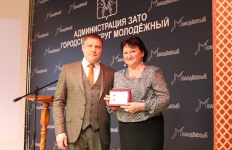 Виктор Юткин вручил юбилейную медаль 