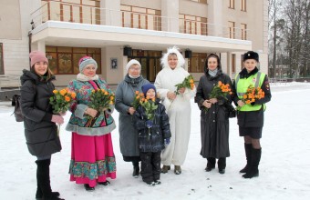  Сотрудники Госавтоинспекции провели акцию приуроченную ко Дню матери