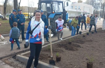 Волонтеры Молодёжного приняли участие в субботнике.