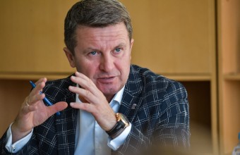 Олег Рожнов связался по телефону с Главой ЗАТО Молодежный Виктором Юткиным