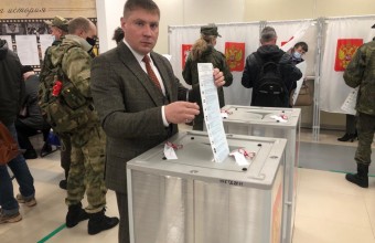 Глава округа Виктор Юткин принял участие в голосовании. 