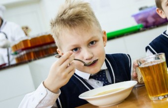 Уже свыше 45 тыс. родителей проверили качество питания в школах Подмосковья