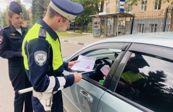 Сотрудники Госавтоинспекции провели беседы с водителями по использованию портала Госуслуг