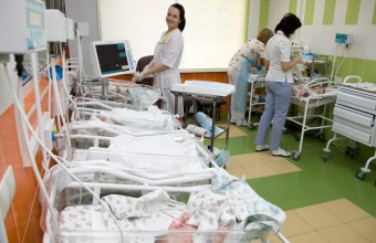 Более 600 здоровых детей появились на свет от родителей с ВИЧ в Подмосковье
