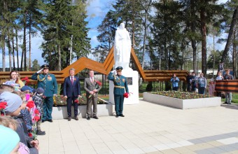 9 мая в честь 77-й годовщины Победы в Великой Отечественной войне жители Молодёжного приняли участие в памятных мероприятиях у памятника Воинам - связистам 